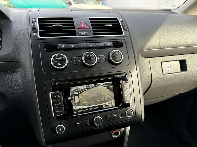 Volkswagen Touran 2,0 TDI Comfortline - fotka 14 z 19