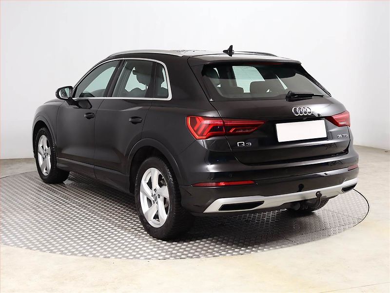 Audi Q3 (2019) S line 35 TFSI - fotka 4 z 21