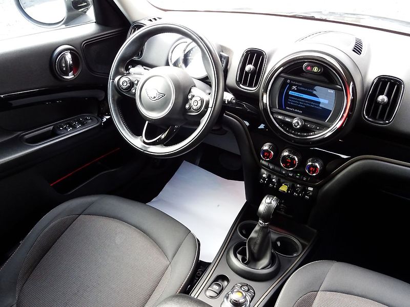 Mini Countryman Cooper 1.5 SE ALL4 A/T Hybrid - fotka 26 z 35