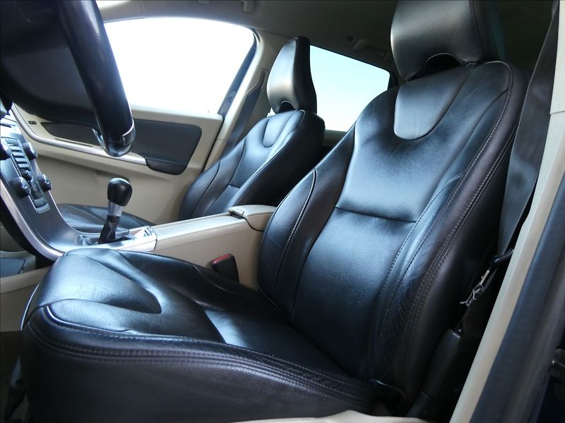 Volvo XC60 2,4 D5 Ocean Race AWD 158kW - fotka 31 z 51