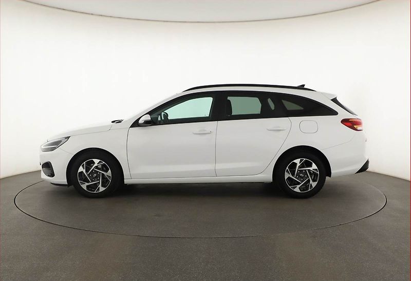 Hyundai i30 (2025) Family Smart 1.5 T-GDI MHEV 48 - fotka 3 z 20