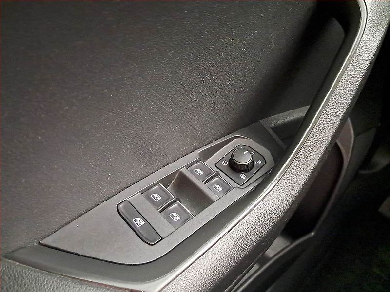 Škoda Karoq (2018) Style 1.6 TDI, Tempomat - fotka 17 z 18