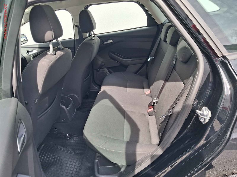 Ford Focus (2017) 1.0 EB, Trend, výhřev sed. - fotka 10 z 17