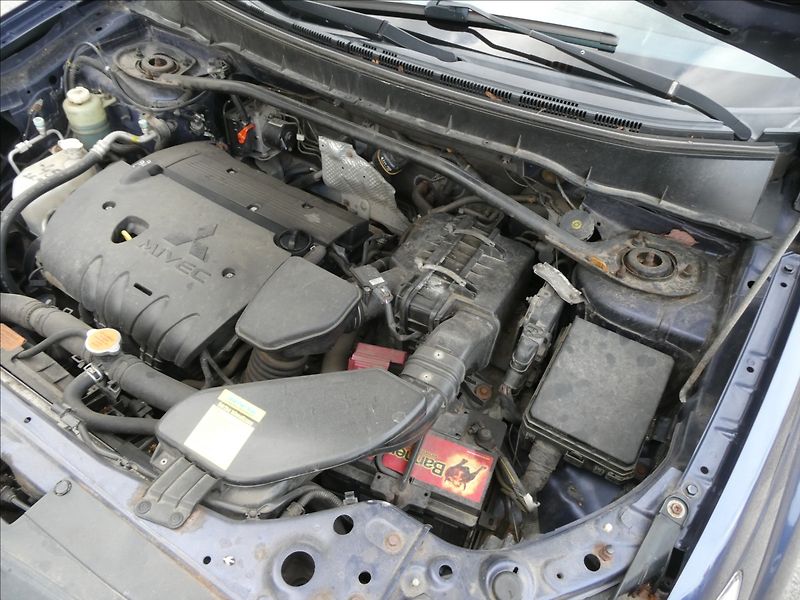 Mitsubishi Outlander 2,4 i 125kW 7.míst,4x4,automat - fotka 34 z 35