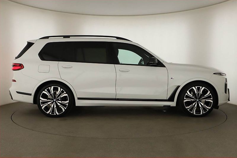 BMW X7 (2024) xDrive40i, 7 míst, Tažné - fotka 6 z 20