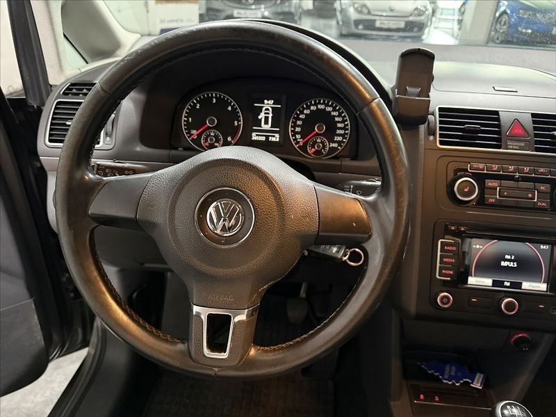Volkswagen Touran 1,6   TDI 77KW VÝHŘEV TAŽNÉ - fotka 12 z 19