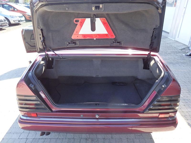 Mercedes-Benz 124 E320 CABRIO 162 kW - fotka 13 z 23