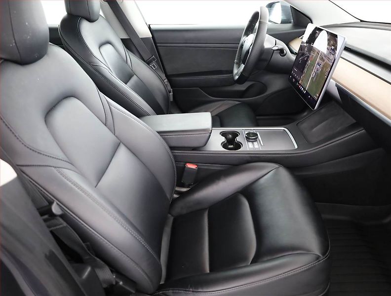 Tesla Model 3 (2021) Std Range Plus 52kWh, SoH 85% - fotka 7 z 21