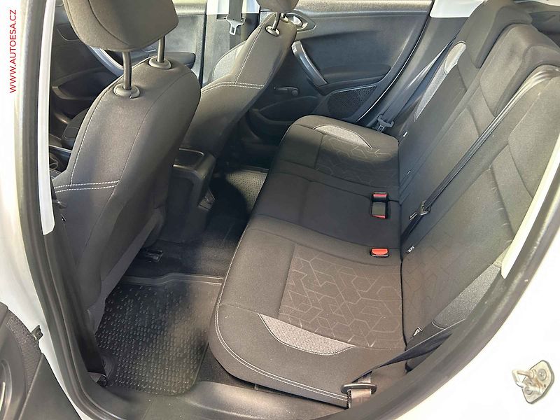 Peugeot 2008 (2018) 1.2PT, 1.maj,ČR, AC, tempo - fotka 10 z 15