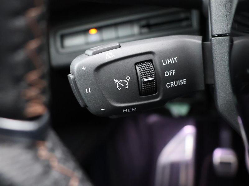 Peugeot 5008 1,2 PureTech 96kW GT 7-Míst - fotka 18 z 31