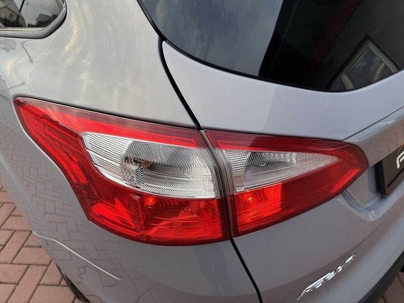 Ford Focus (2011) 1.6Ti-VCT Klima Parkování - fotka 42 z 48