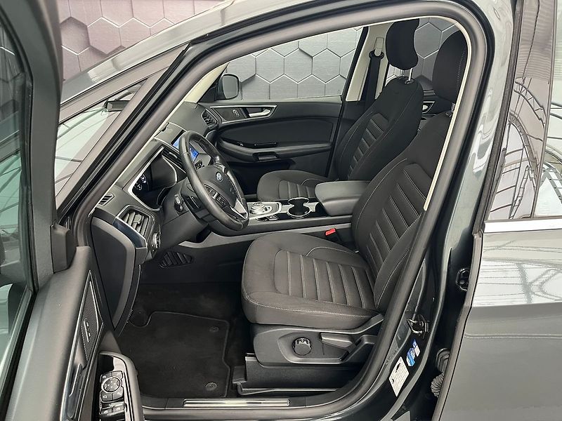 Ford Galaxy 2,0 140kW Titanium AWD 7míst - fotka 23 z 70