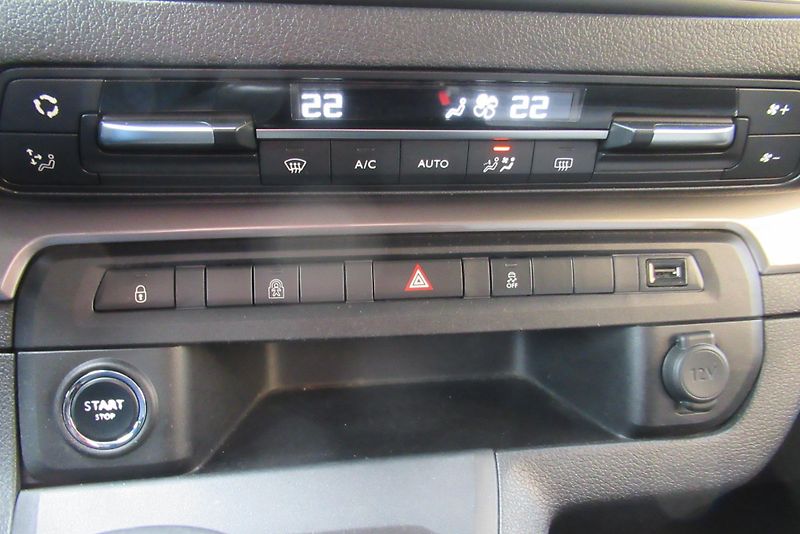 Citroën Jumpy SpaceTourer 8MÍST 1.MAJITEL - fotka 21 z 35