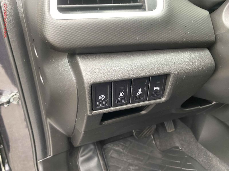 Suzuki SX4 (2015) 1.6i 4x4, AT, xenon, park - fotka 15 z 17