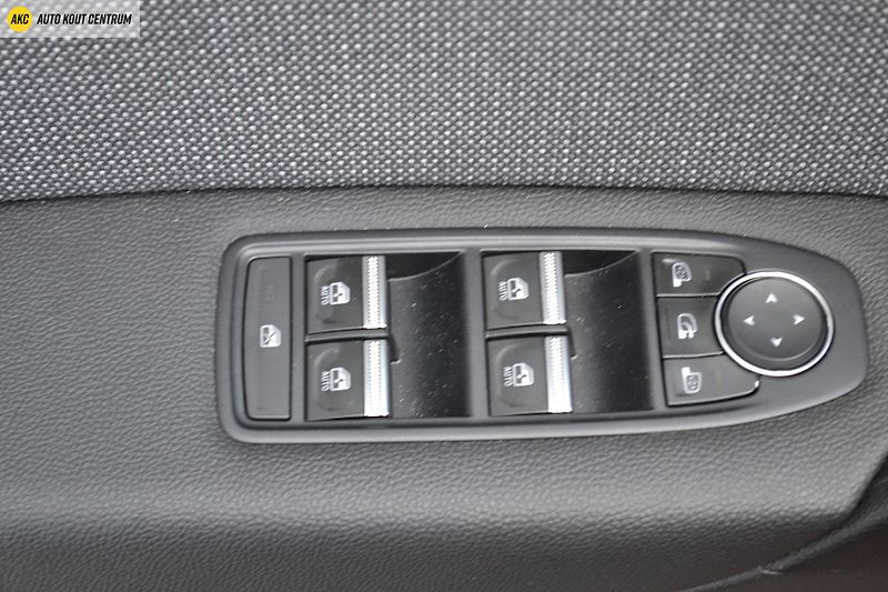 Renault Captur techno mild hybrid 140 - fotka 20 z 52