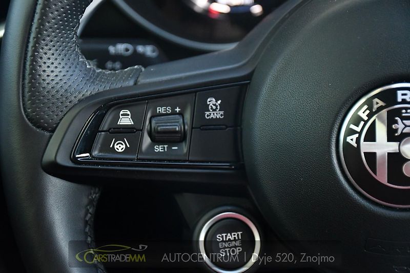 Alfa Romeo Giulia 2.0 TURBO 16V 206kW Q4 VELOCE - fotka 23 z 42