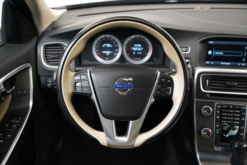 Volvo S60 - fotka 17 z 25