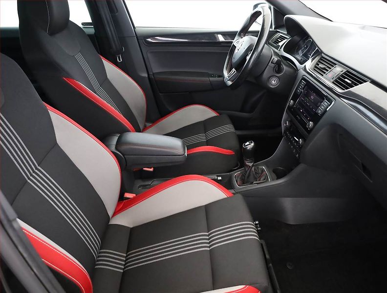 Škoda Rapid (2017) Spaceback 1.0 TSI, Xenony - fotka 7 z 16