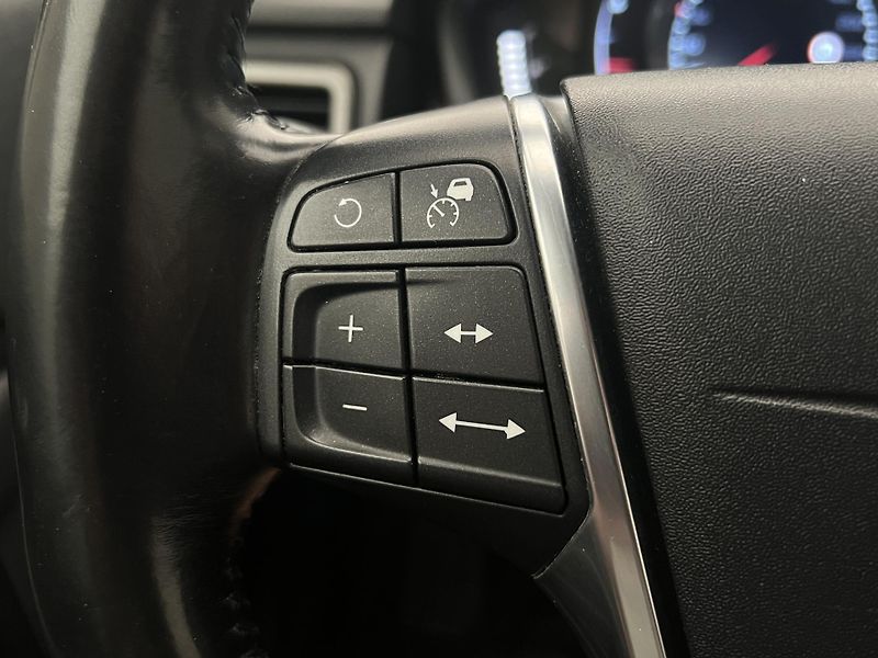 Volvo XC70 D4 AWD MOMENTUM AUT - fotka 22 z 44