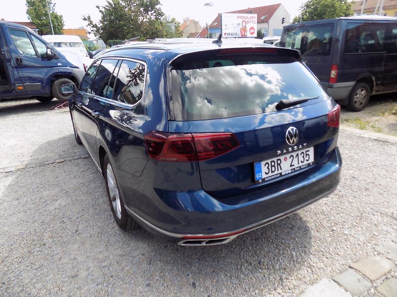 Volkswagen Passat 2,0 TDI R-LINE, MATRIX, ALCAN. - fotka 12 z 42