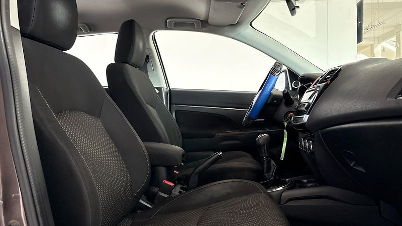 Mitsubishi ASX (2015) 1.6 MIVEC 2. MAJITEL TAŽNÉ ČR - fotka 21 z 22
