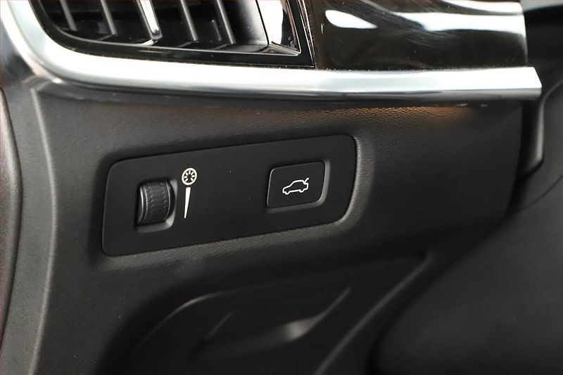 Volvo V90 (2019) D5 AWD, 4x4,Automat,Kůže - fotka 14 z 26