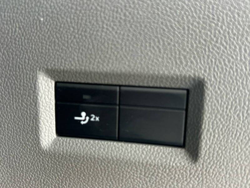 Volkswagen Caravelle (2025) 2.0 TDI 8AUT 4MOTION Style DR - fotka 29 z 34
