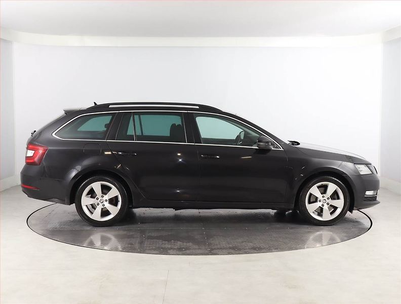 Škoda Octavia (2017) Style 1.8 TSI, Serv.kniha - fotka 6 z 22