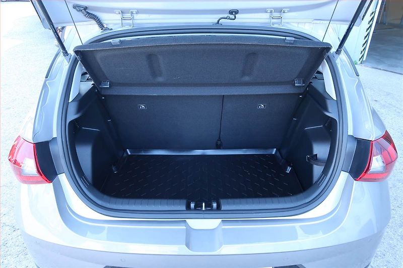 Hyundai i20 (2023) 1.2 MPI, Serv.kniha, Tempomat - fotka 13 z 20