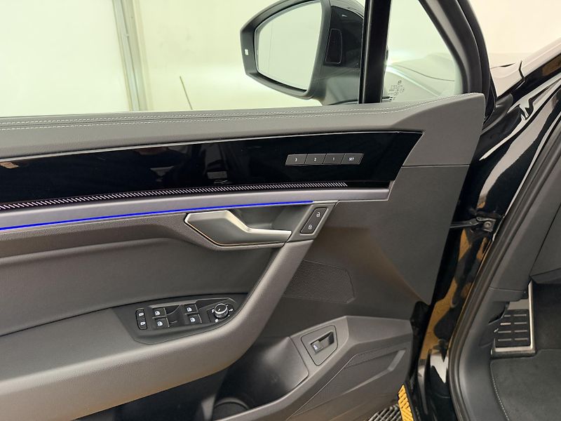 Volkswagen Touareg 3.0Tdi*1-MAJ*DPH*HUD*R-LINE* - fotka 10 z 47