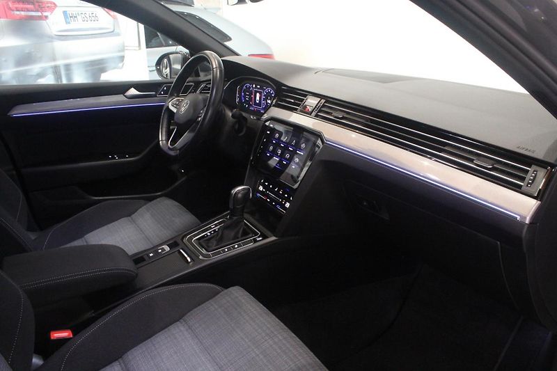 Volkswagen Passat (2021) 2.0TDI DSG Info display Matrix - fotka 22 z 43