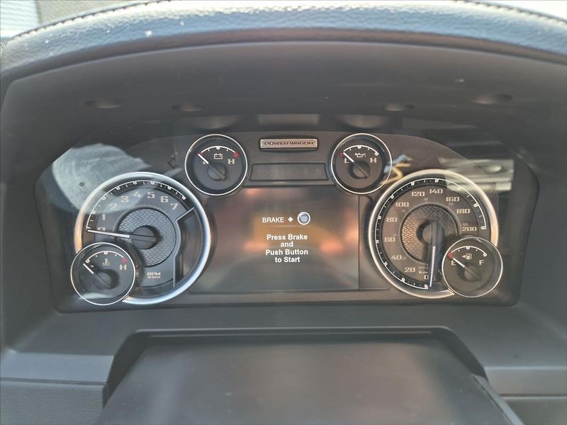 Dodge RAM 6,4 Power Wagon 2500 - fotka 18 z 19