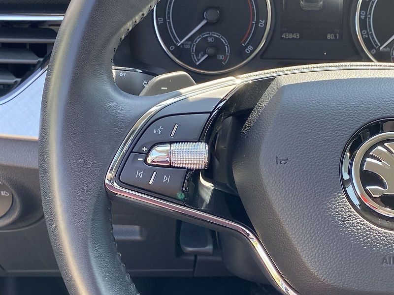 Škoda Kamiq (2022) 1.0 TSI DSG Ambition - fotka 15 z 31