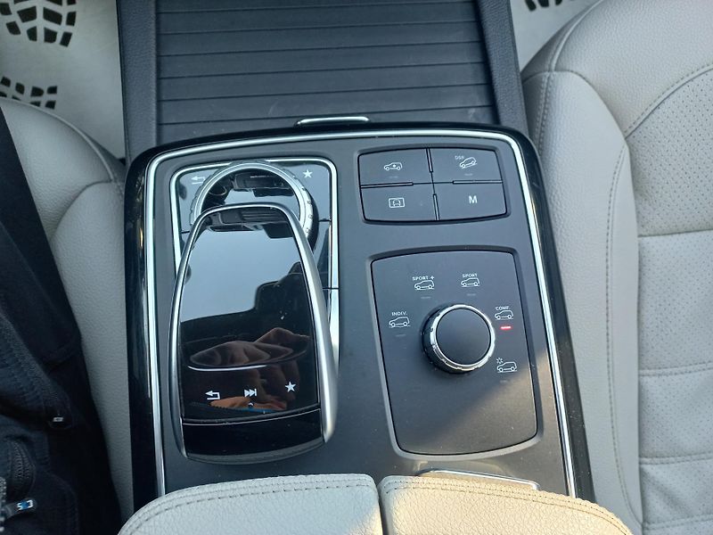 Mercedes-Benz GLE (2017) Coupe 400 245kW 4matic ČR DPH - fotka 22 z 23