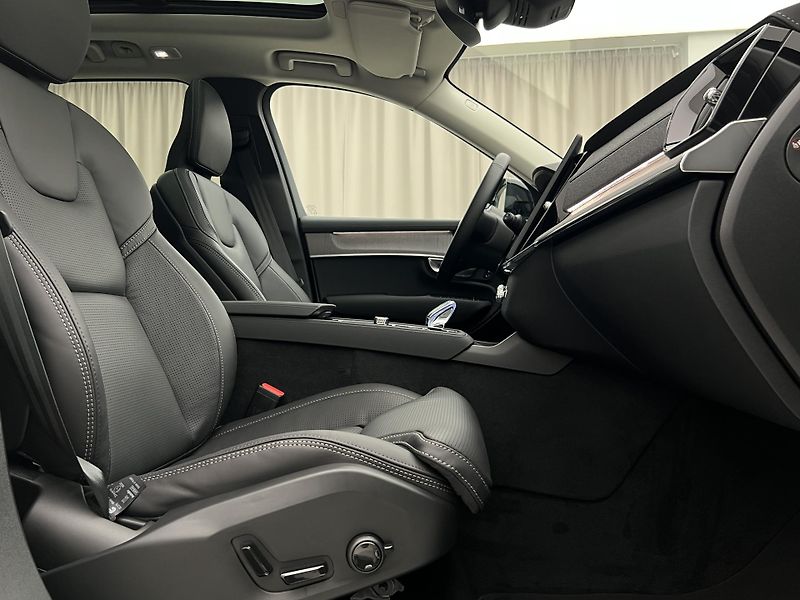 Volvo XC90 (2026) B5 AWD DARK PLUS - fotka 29 z 47
