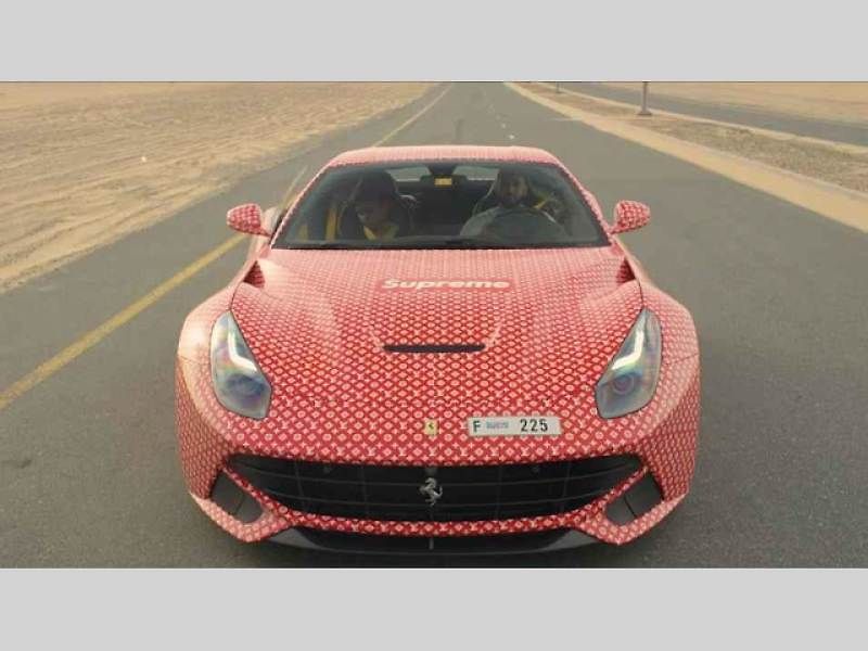 Rašíd Belhasa a jeho Ferrari F12berlinetta.