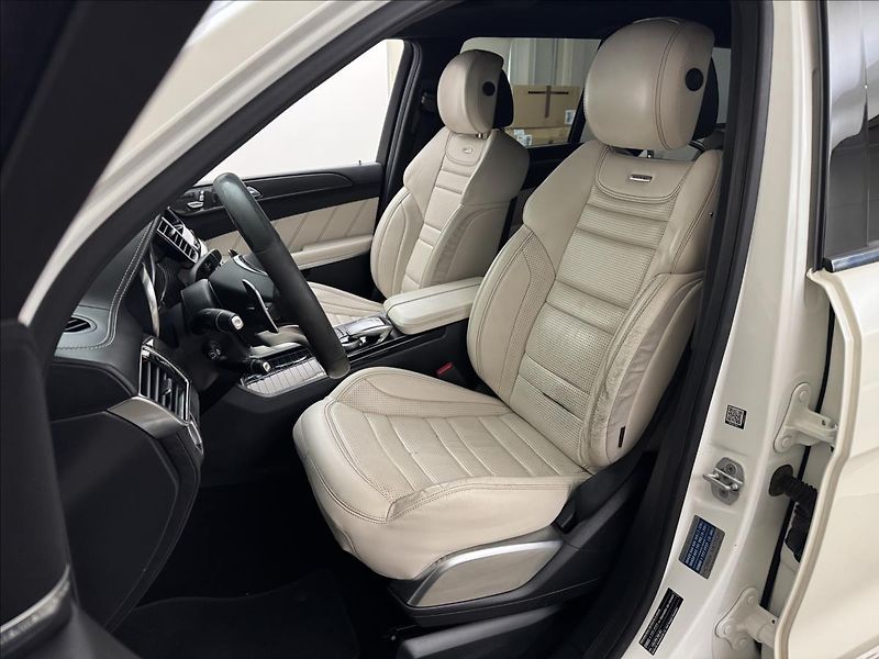 Mercedes-Benz GLS 5,5 63AMG DESIGNO NZTOP PANO - fotka 40 z 61