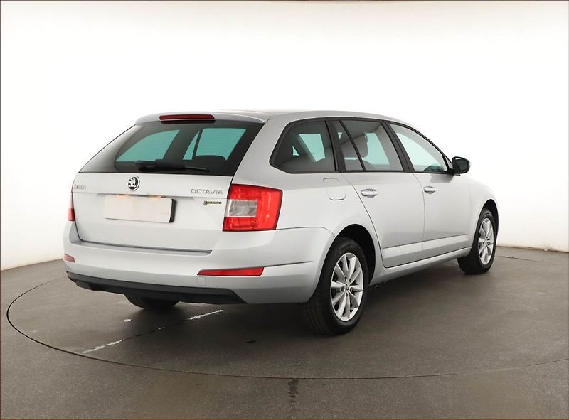 Škoda Octavia (2014) Ambition 1.6 TDI, Serv.kniha - fotka 5 z 13