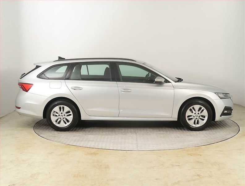 Škoda Octavia (2022) Ambition 2.0 TDI, ČR,1.maj - fotka 6 z 22