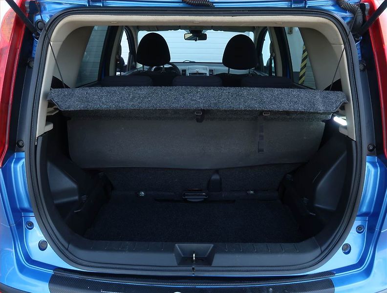 Nissan Note (2006) 1.4, pěkný stav - fotka 13 z 18