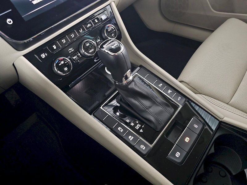 Škoda Superb (2023) COMBI 2.0TSI 206kW 4X4 Laurin - fotka 23 z 34
