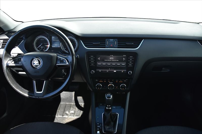 Škoda Octavia 1.8 TSI 132kW DSG STYLE LED ČR - fotka 12 z 23