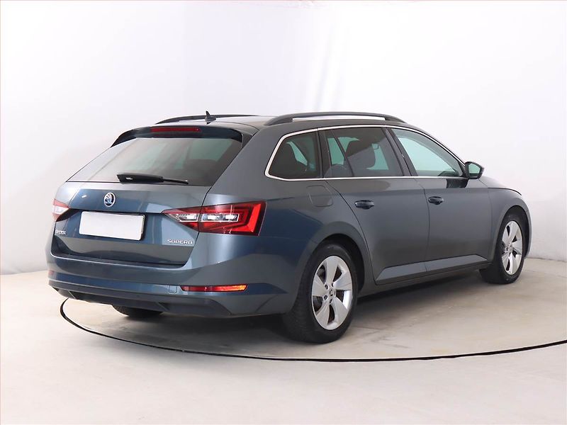 Škoda Superb (2016) 2.0 TDI, Automat, Serv.kniha - fotka 5 z 23