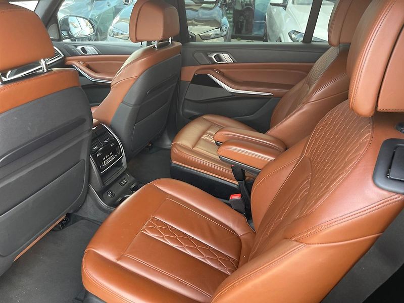 BMW X7 40i M Sport PANO DPH TZ 6 míst - fotka 6 z 26