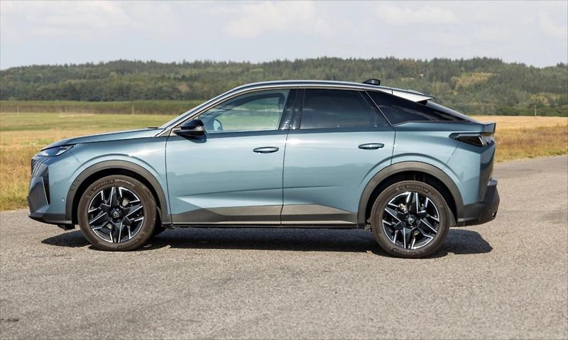 Peugeot 3008 (2026) 1,2 Hybrid 145 e-DCS6  BUSINES - fotka 3 z 10