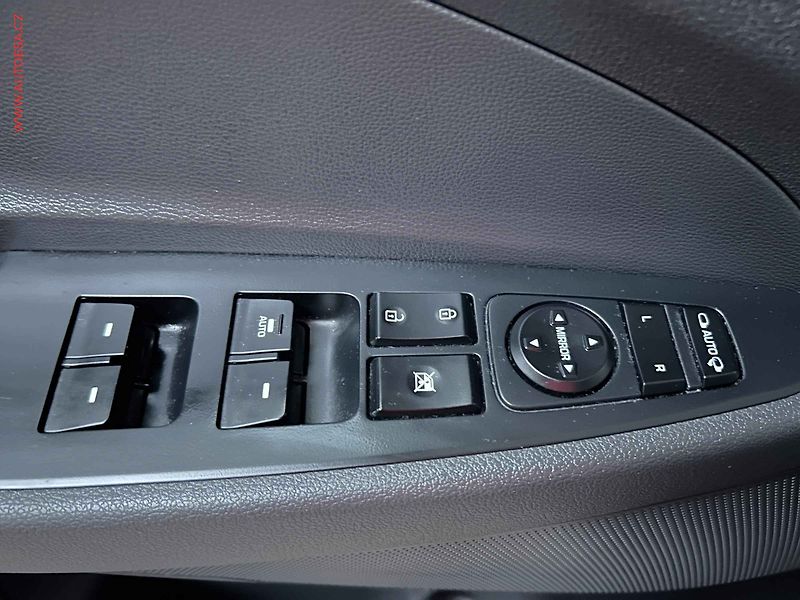 Hyundai Tucson (2017) 1.7 CRDi, ČR, AT, navi, LED - fotka 12 z 17