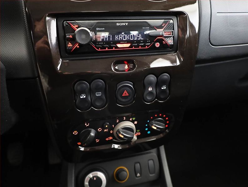 Dacia Duster (2011) 1.5 dCi, 4X4 - fotka 9 z 12