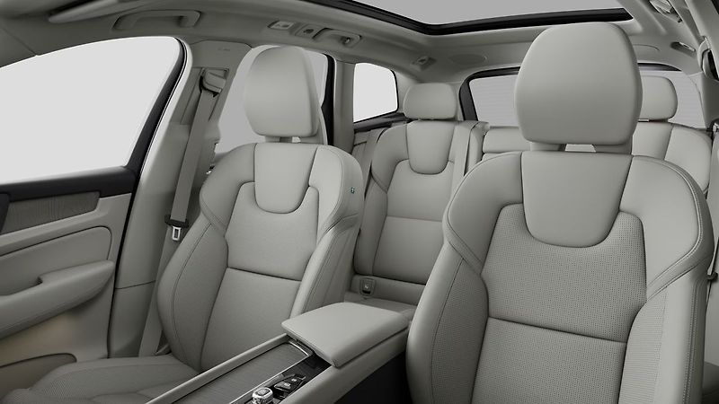 Volvo XC60 ULTRA DARK T6, 360°, PANORAMA, - fotka 6 z 7