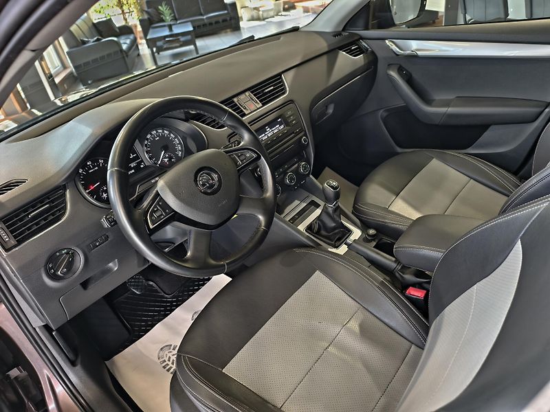Škoda Octavia KOMBI 1.2 TSi 77kW VÝHŘEVY PDC - fotka 7 z 22