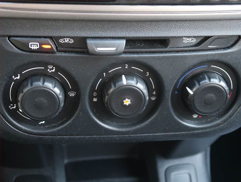 Citroën C-Elysée (2017) 1.2 PureTech, ČR,1.maj - fotka 15 z 15